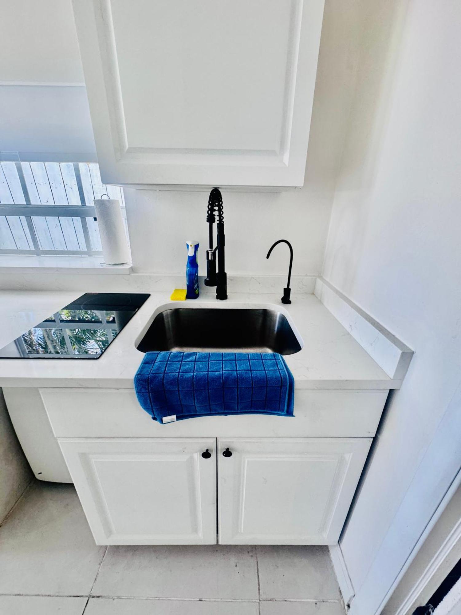 Modern Home - Termpurpedic Queen Bed, Laundry, Free Parkging, Ev Tesla Hollywood Exterior foto
